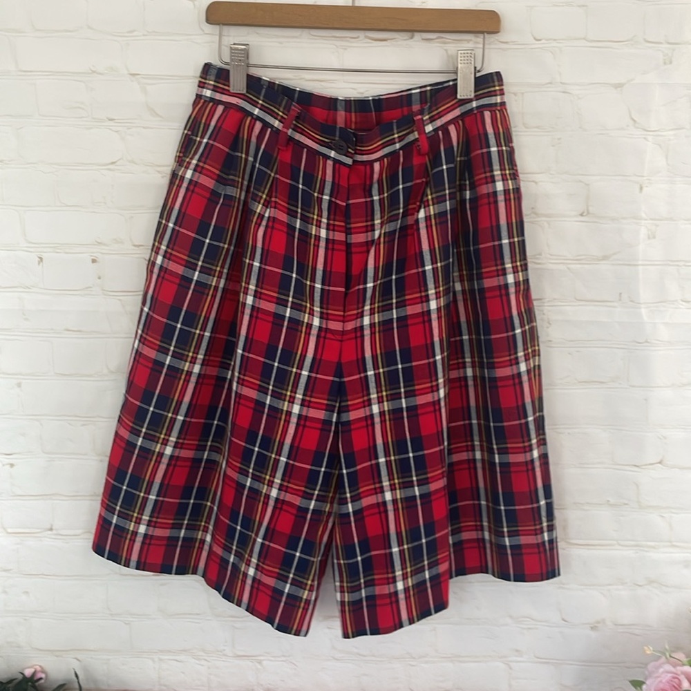 VTG PENDLETON SOPHISTICATES  Red and Navy Tartan high waited shorts size 8
